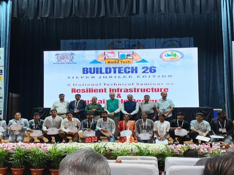 Group photo of MRIT Civil Engineering students with dignitaries at BUILDTECH ’26.
